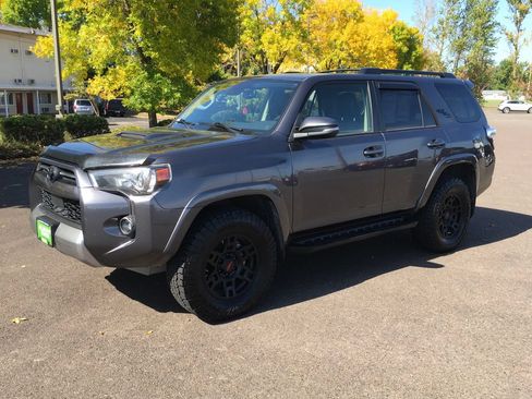Used 2015 Toyota Highlander XLE AWD/4WD image 12