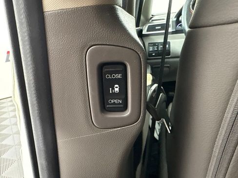 Used 2017 Honda Odyssey EX-L image 37