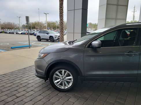 Used 2019 Nissan Rogue Sport SV image 2