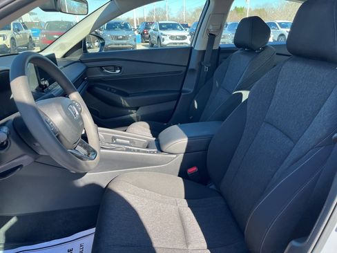 Used 2025 Honda Accord SE image 13