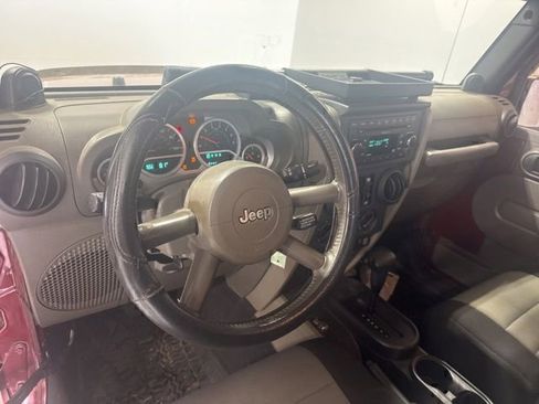 Used 2007 Jeep Wrangler Unlimited Sahara w/ Dual Top Group RWD image 13