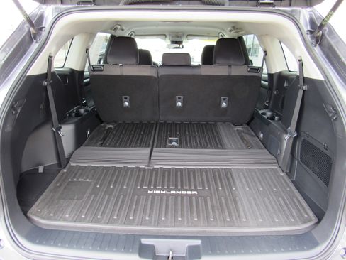 Used 2023 Toyota Highlander L FWD image 43