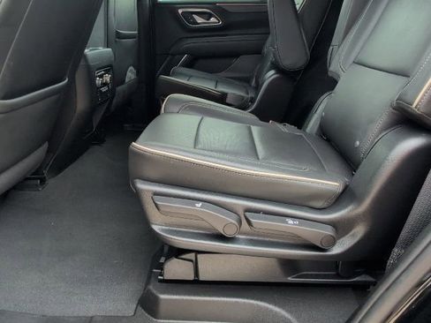 Used 2022 GMC Yukon SLT w/ SLT Premium Package image 7