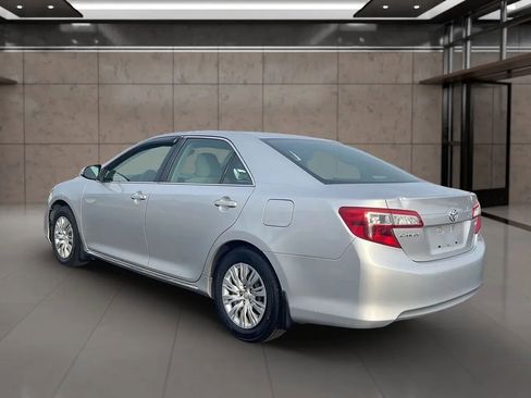 Used 2012 Toyota Camry LE image 3