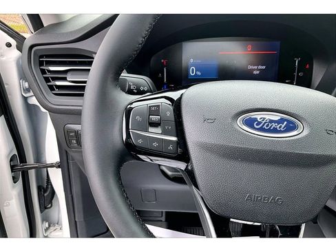 Used 2025 Ford Escape SE image 18