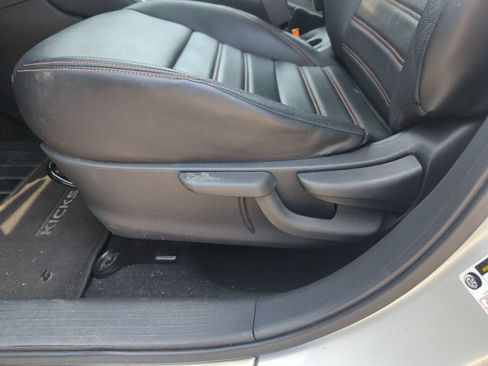 Used 2019 Nissan Kicks SR w/ SR Premium Package FWD image 13
