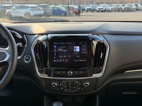 Used 2021 Chevrolet Traverse LT w/ LT Premium Package image 20