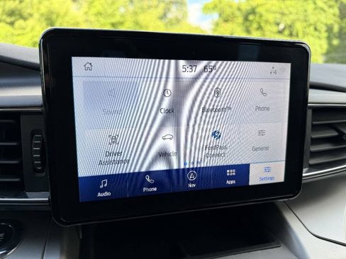 Used 2021 Ford Explorer XLT w/ Equipment Group 202A AWD/4WD image 26