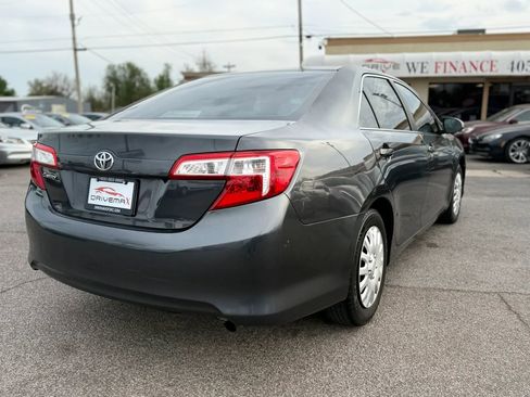 Used 2017 Toyota Camry LE image 5
