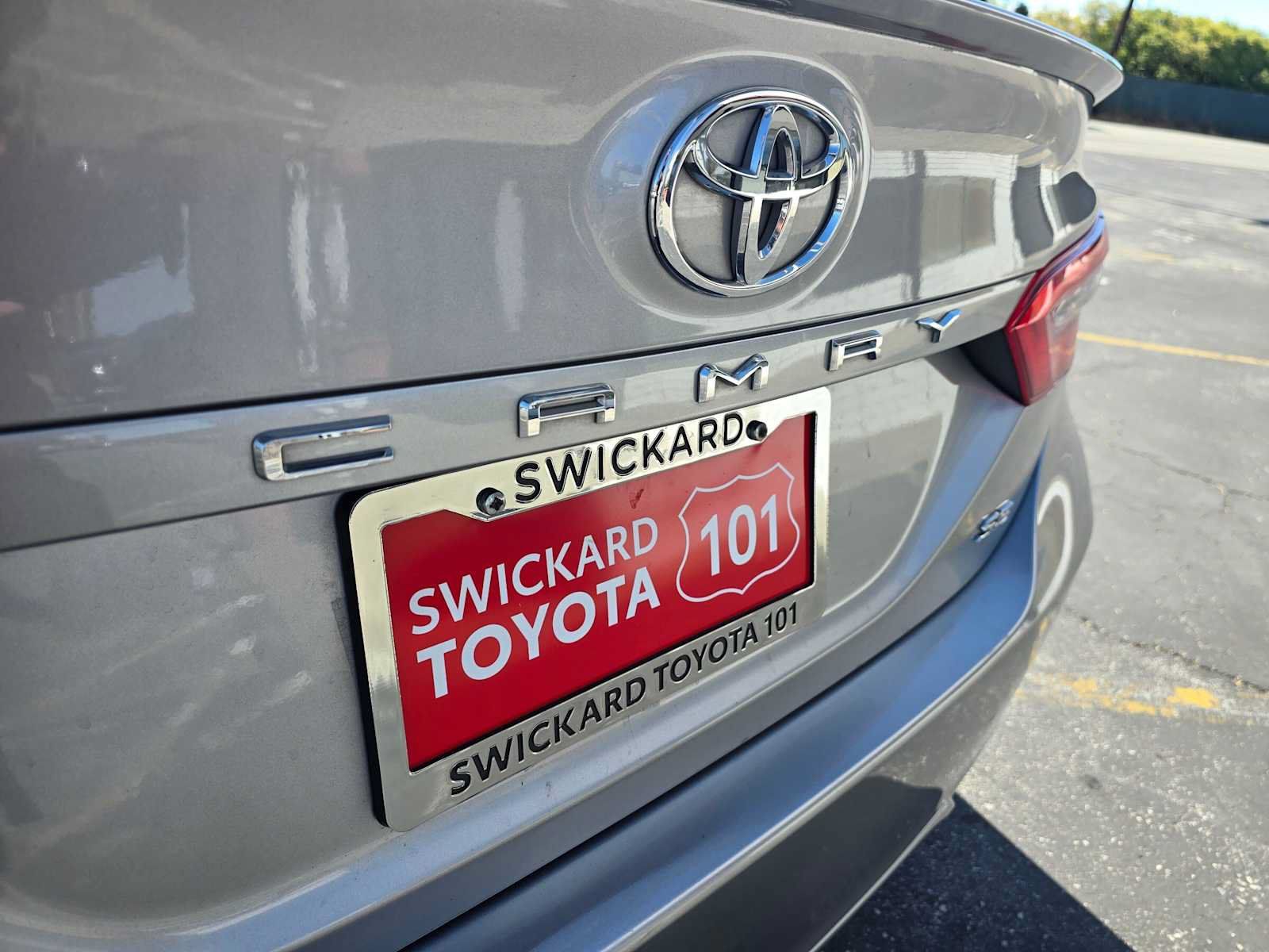 Used 2019 Toyota Camry SE FWD image 13