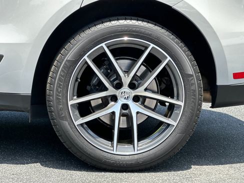Certified 2025 Porsche Macan AWD/4WD image 30