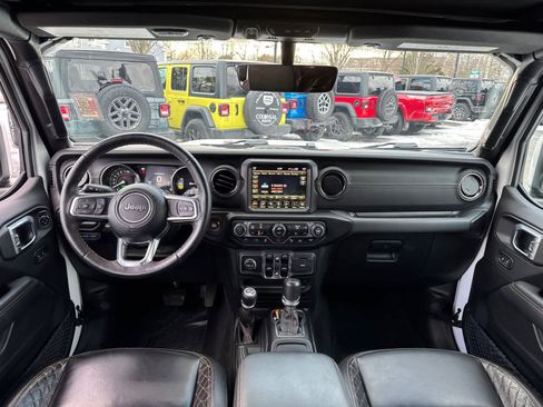 Used 2023 Jeep Wrangler Unlimited Sahara image 31