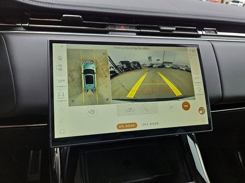 Used 2024 Land Rover Range Rover Sport Dynamic SE image 17