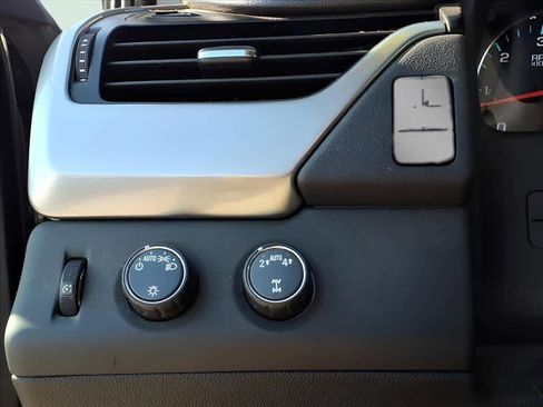 Used 2020 Chevrolet Suburban LT image 13