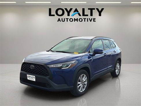 Used 2022 Toyota Corolla Cross LE image 1