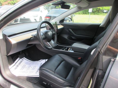 Used 2018 Tesla Model 3 Long Range RWD image 9