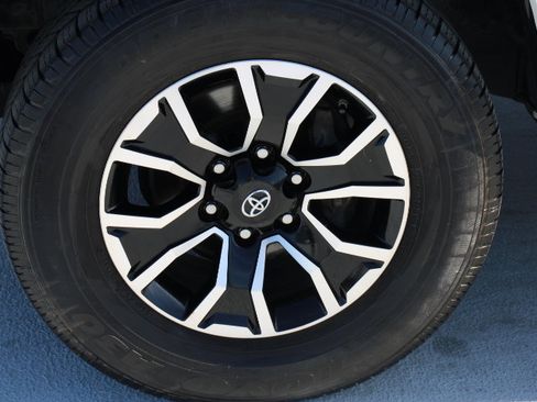 Used 2020 Toyota Tacoma TRD Sport image 10