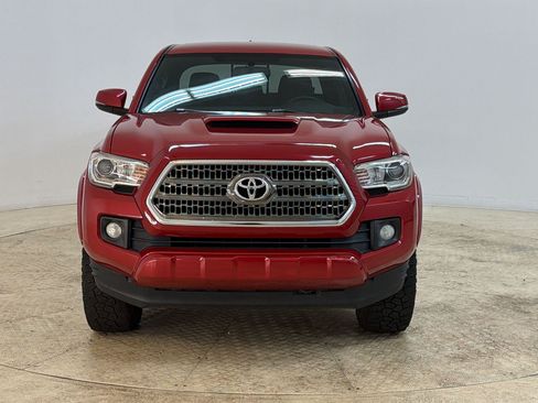 Used 2017 Toyota Tacoma TRD Sport w/ Tow Package (A/T) AWD/4WD image 6