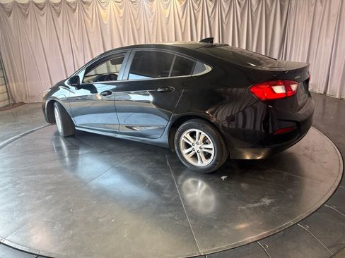 Used 2018 Chevrolet Cruze LT w/ Convenience Package FWD image 7