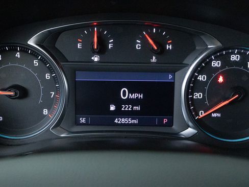 Used 2023 Chevrolet Traverse LT AWD/4WD image 17