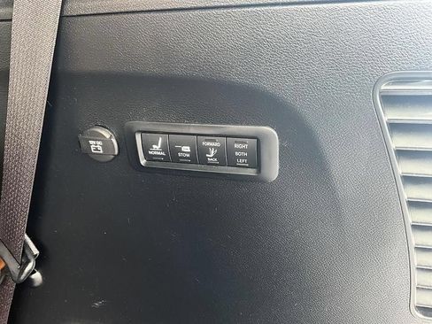 Used 2022 Chrysler Pacifica Pinnacle AWD/4WD image 9