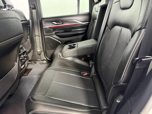Used 2023 Jeep Grand Cherokee Overland RWD image 28