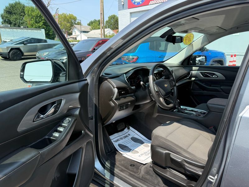 Used 2020 Chevrolet Traverse LS AWD/4WD image 13