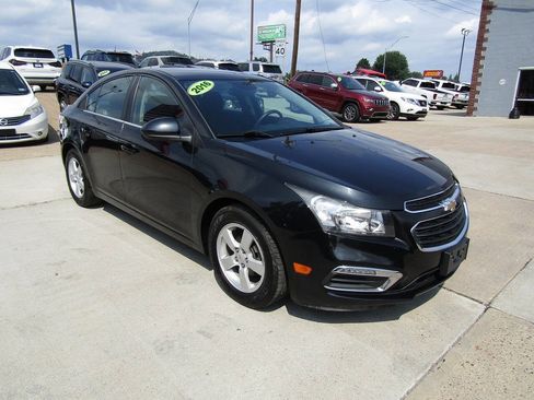 Used 2016 Chevrolet Cruze LT FWD image 2