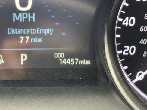 Used 2024 Toyota Camry SE image 8