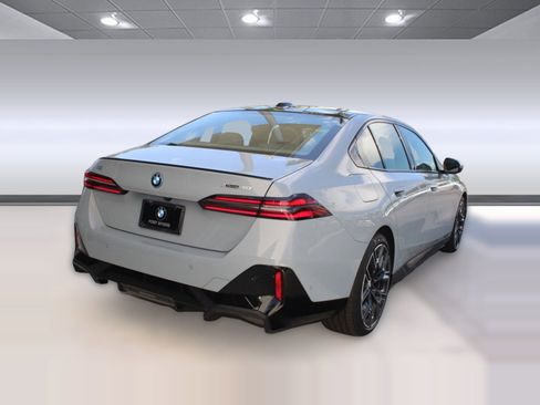 New 2026 BMW i5 eDrive40 w/ M Sport Package AWD/4WD image 9