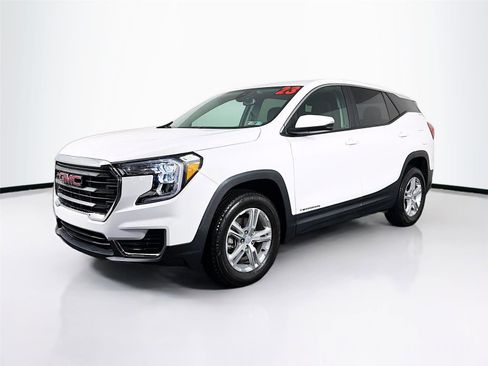 Used 2023 GMC Terrain SLE image 3