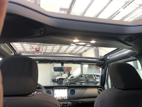 Used 2022 Jeep Wrangler Unlimited Sport w/ Sun And Sound Package AWD/4WD image 19