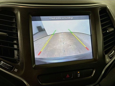 Used 2022 Jeep Cherokee Trailhawk AWD/4WD image 6