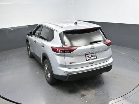 Used 2024 Nissan Rogue S FWD image 41