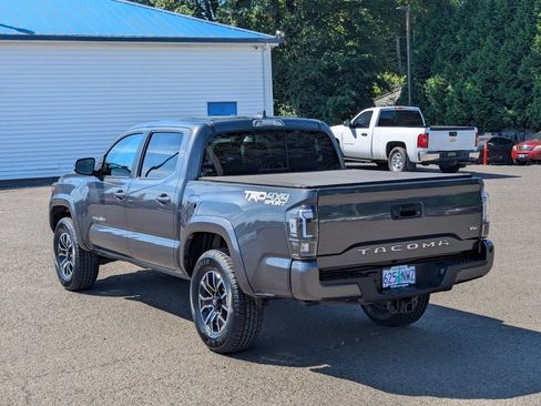 Used 2022 Toyota Tacoma TRD Sport AWD/4WD image 3