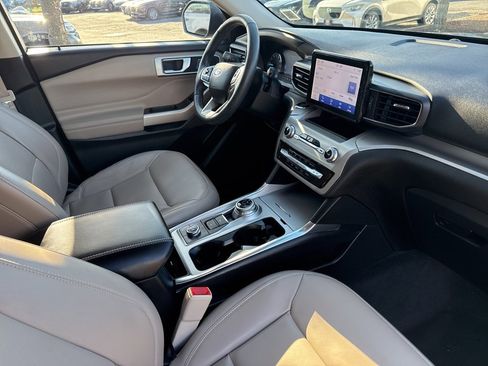 Used 2022 Ford Explorer XLT w/ Equipment Group 202A image 30