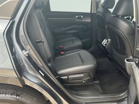 Used 2023 Kia Sorento SX AWD/4WD image 24
