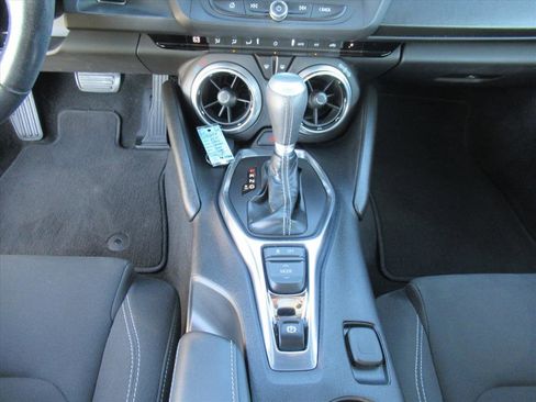 Used 2020 Chevrolet Camaro LT w/ Technology Package image 18