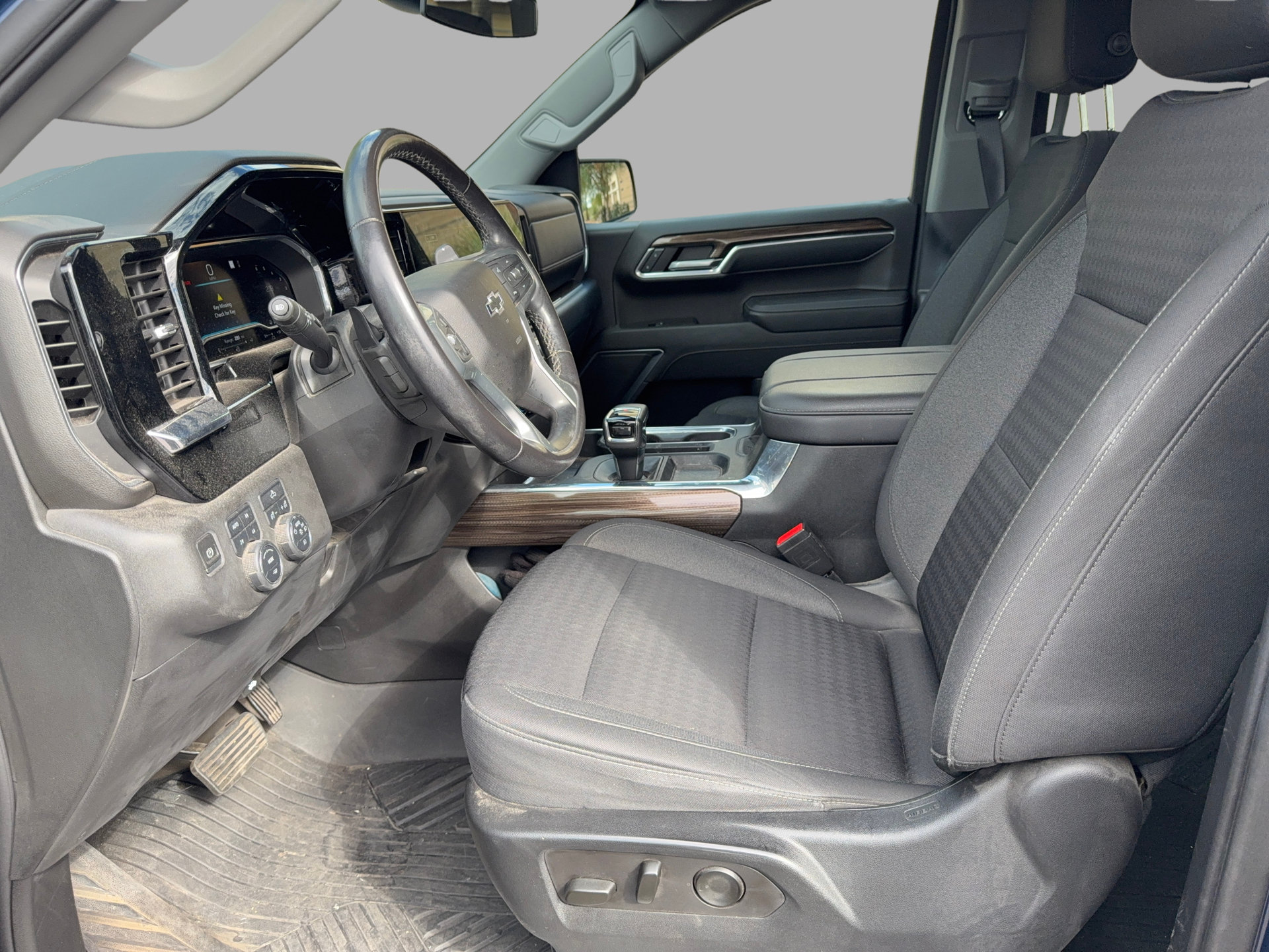Used 2023 Chevrolet Silverado 1500 RST w/ Z71 Off-Road Package AWD/4WD image 9