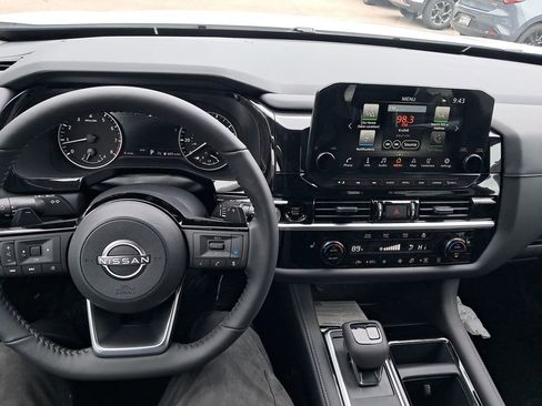 New 2025 Nissan Pathfinder SL w/ SL Premium Package image 13