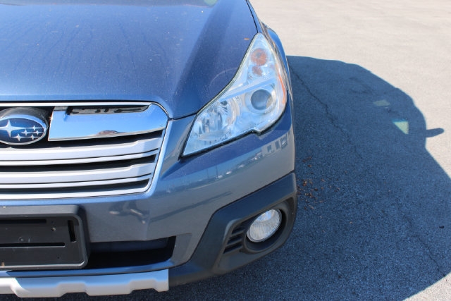 Used 2013 Subaru Outback 2.5i Limited w/ Moonroof Pkg AWD/4WD image 35