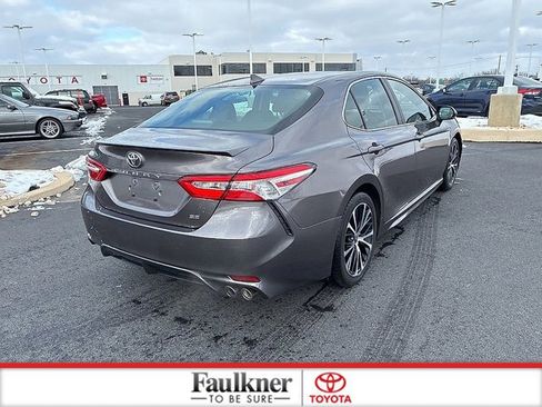 Used 2020 Toyota Camry SE w/ Convenience Package image 9