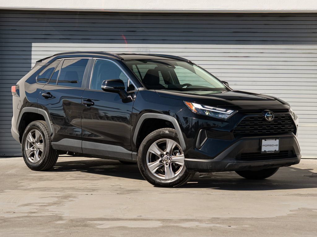 Used 2025 Toyota RAV4 XLE FWD image 24
