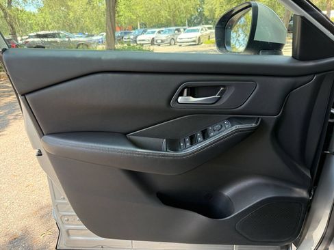 Used 2025 Nissan Rogue SV AWD/4WD image 18