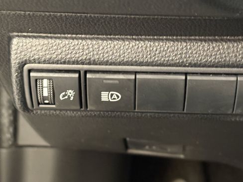 Used 2022 Toyota Corolla XLE image 18