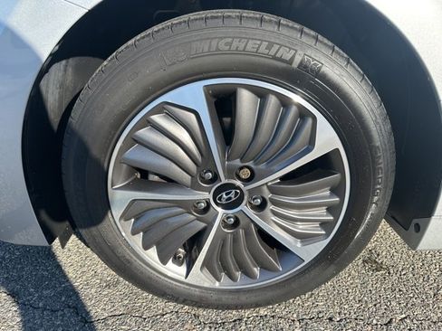 Used 2022 Hyundai Ioniq SEL image 37