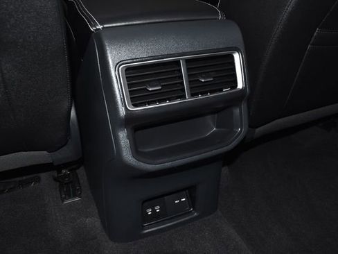 Used 2025 Volkswagen Atlas Cross Sport SE image 28