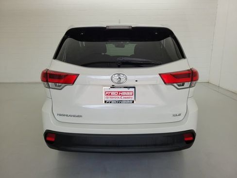 Used 2019 Toyota Highlander XLE FWD image 4