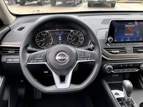 Used 2025 Nissan Altima 2.5 SV image 5