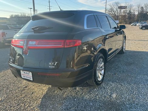 Used 2017 Lincoln MKT AWD image 5